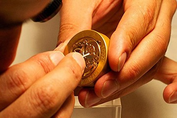 青岛卡地亚手表维修点位置