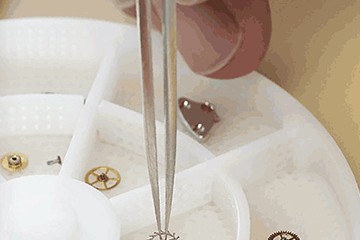 换青岛卡地亚手表电池